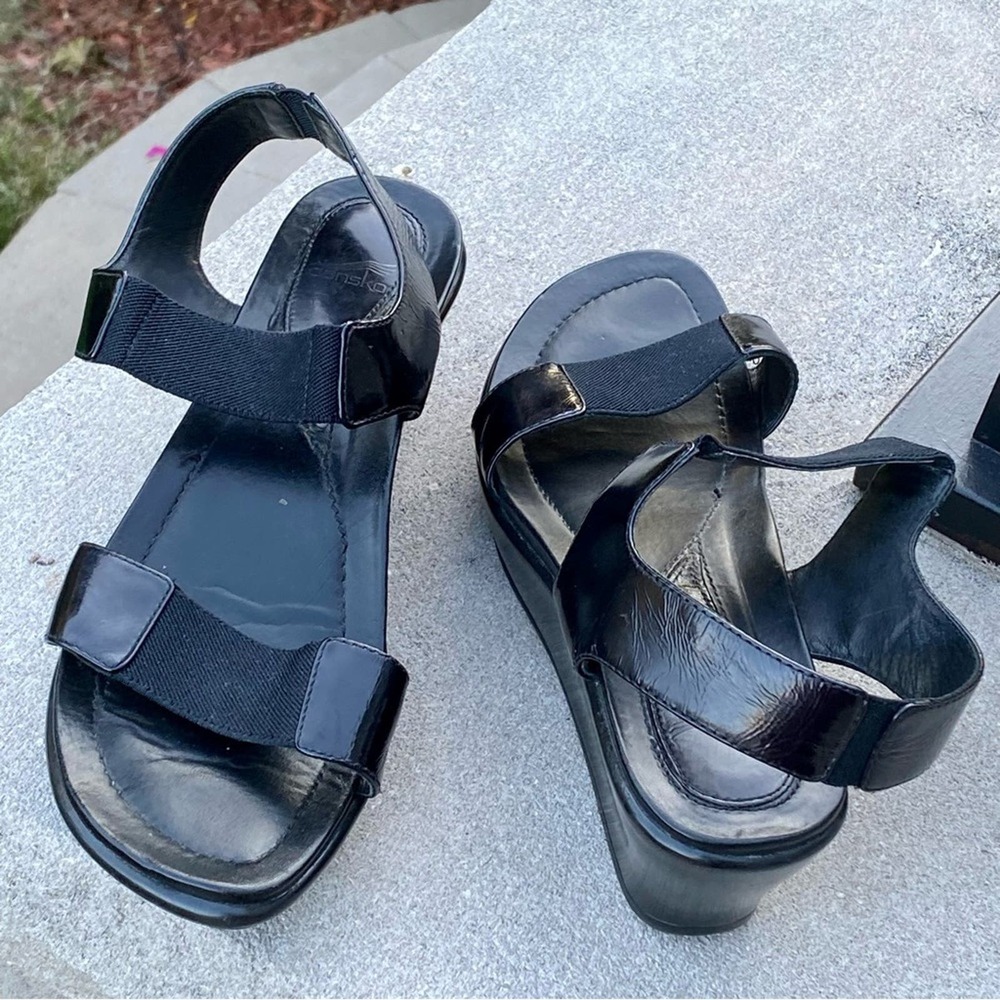 Dansko Surroya Black Patent Leather Wedge Sandals Women’s Size 6.5-7 / 37